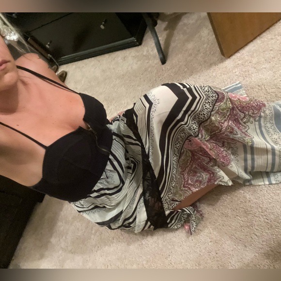 Spaghetti strap flows halter sundress - Picture 9 of 10